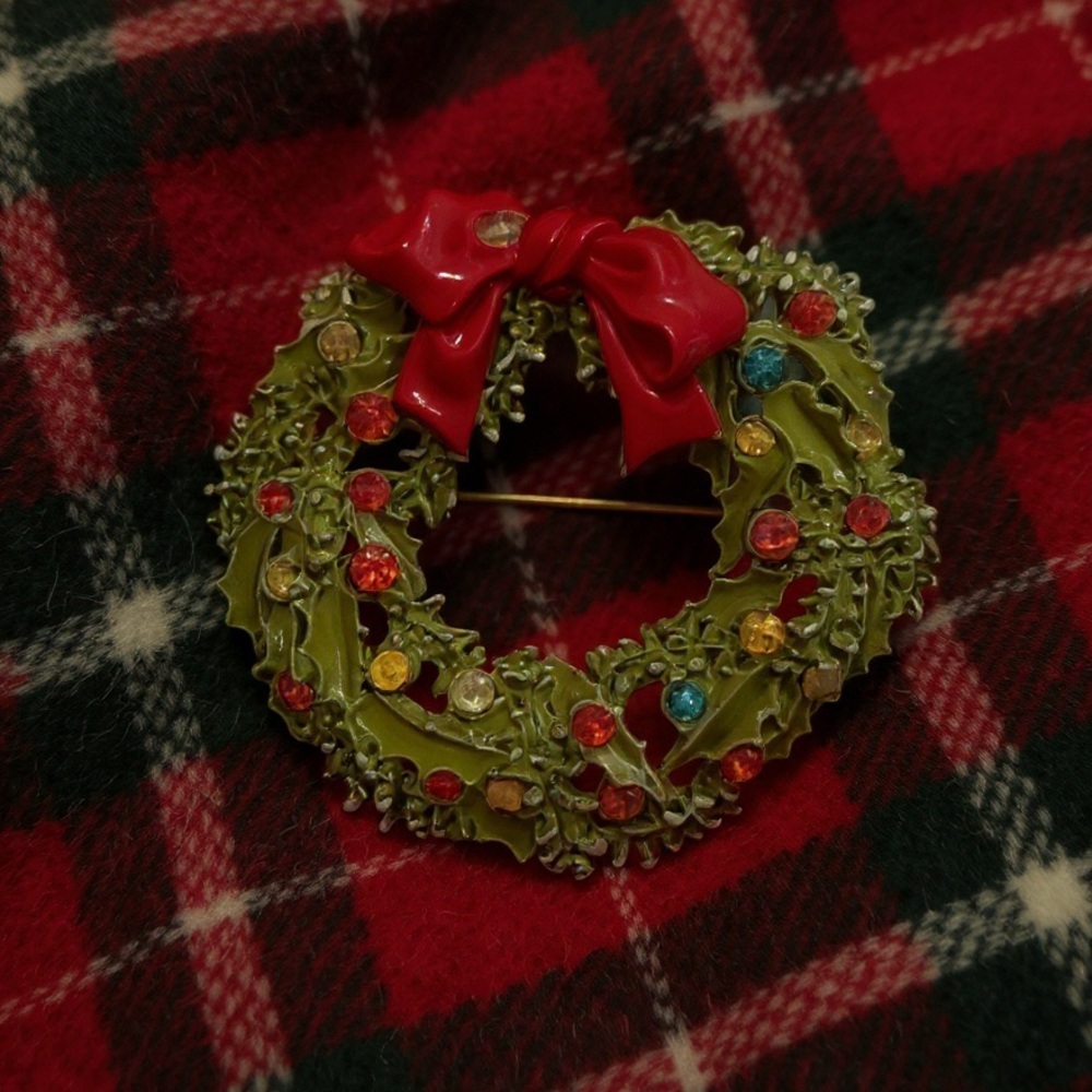 ART Arthur Pepper Vintage Christmas wreath brooch